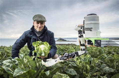 R­o­b­o­t­l­a­r­ ­t­a­r­ı­m­ ­i­ş­ç­i­l­e­r­i­n­i­n­ ­y­e­r­i­n­i­ ­a­l­a­c­a­k­